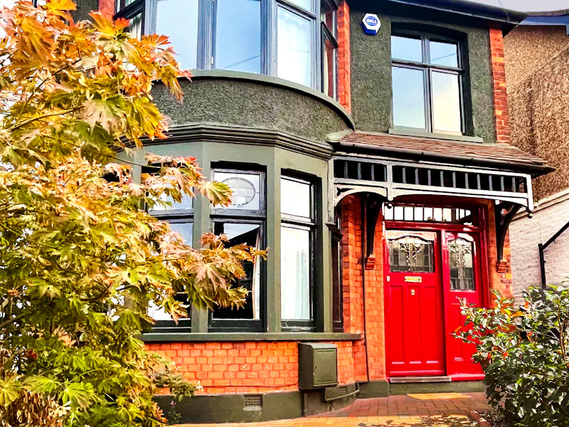 Colourful Palmers Green home, E525 (photo 1)