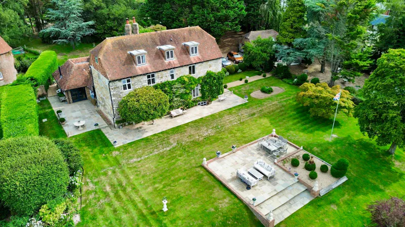 Garden at Grade II Dallington Farmhouse, A1662 (photo 40)