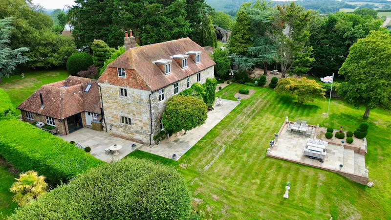 Grade II Dallington Farmhouse, A1662 (photo 38)