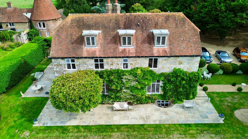 Grade II Dallington Farmhouse, A1662 (photo 36)