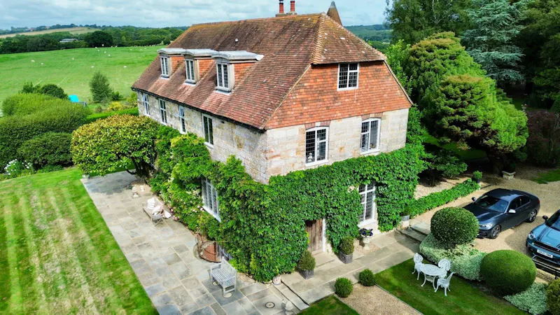 Grade II Dallington Farmhouse, A1662 (photo 35)