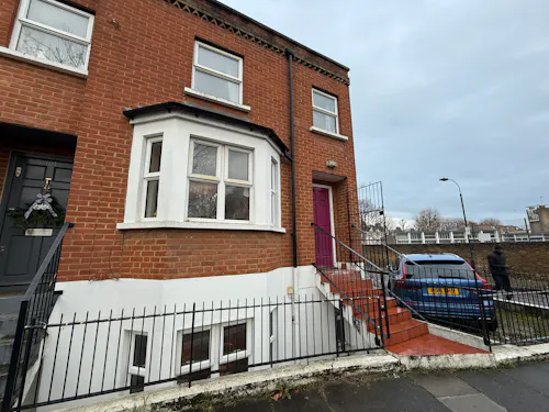 Unmodernised West London home, D2840