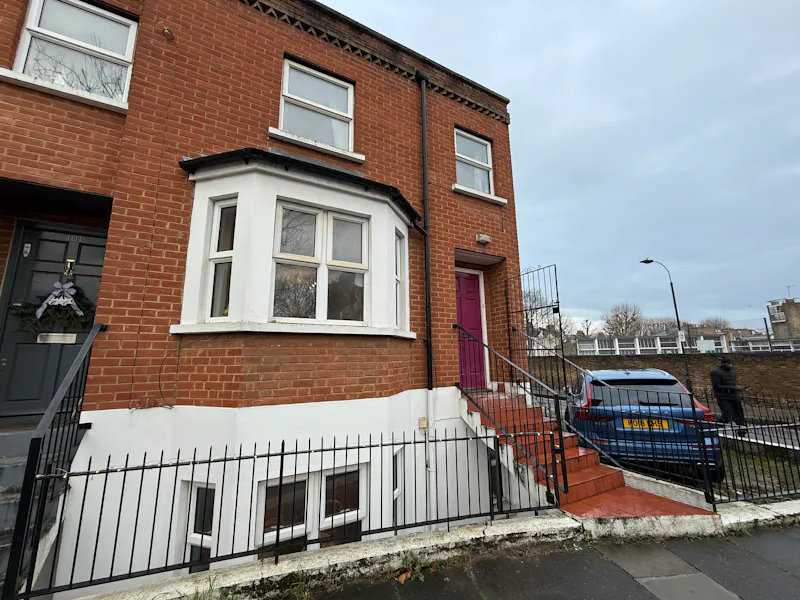 Unmodernised West London home, D2840 (photo 1)
