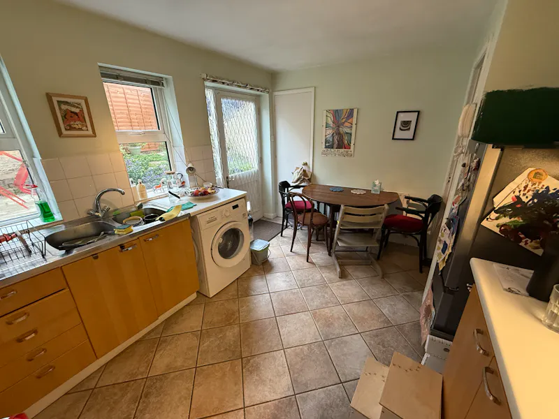 Unmodernised West London home, D2840 (photo 7)