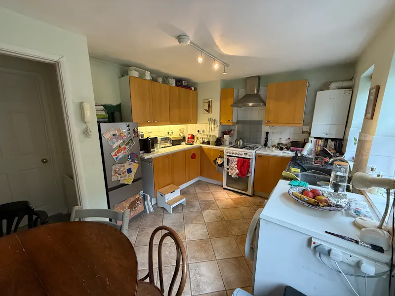 Kitchen at Unmodernised West London home, D2840 (photo 6)