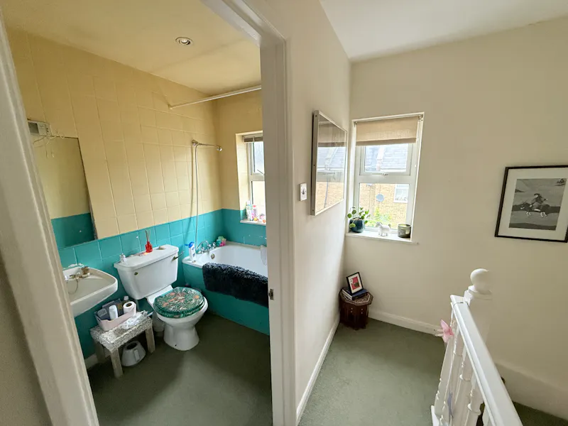 Unmodernised West London home, D2840 (photo 16)