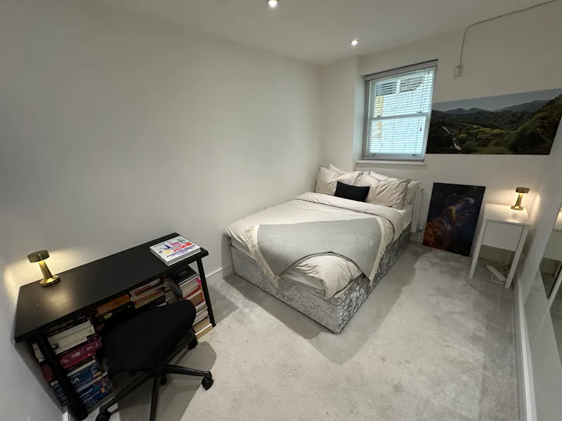 Bedroom at Modern Hampstead Heath Flat , F1264 (photo 6)