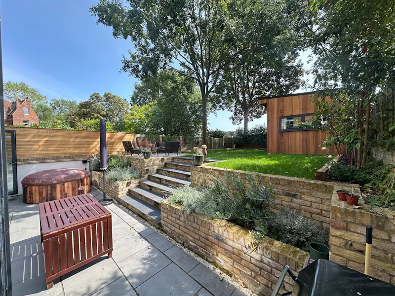 Garden at Modern Hampstead Heath Flat , F1264 (photo 8)