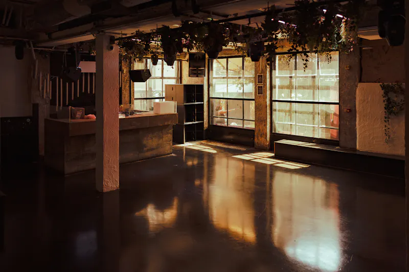 Brick Lane Bar / Events Space, R879 (photo 2)