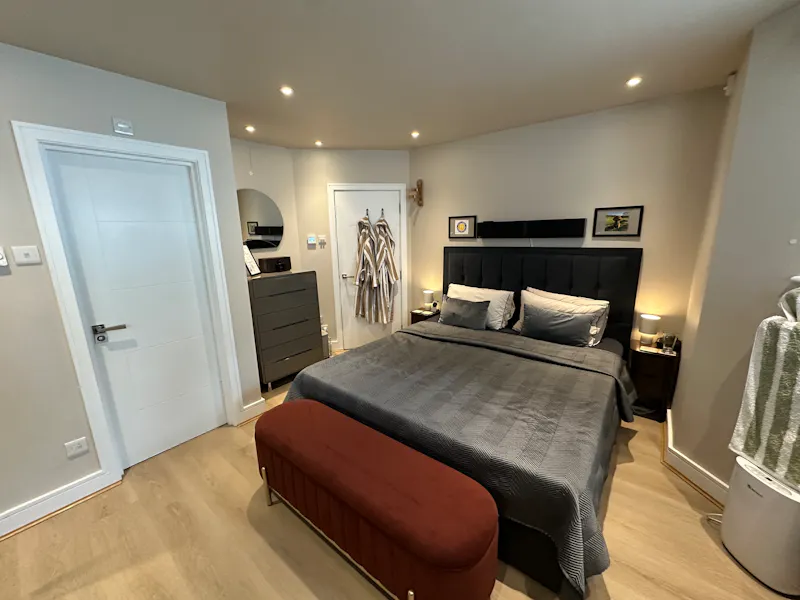 Bedroom - main at Modern Hampstead Heath Flat , F1264 (photo 4)