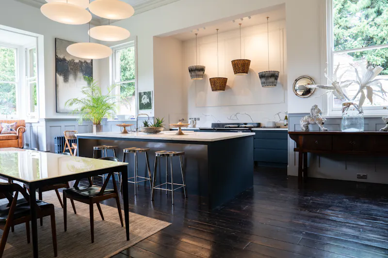 Kitchen island at Elegant Cambridge Manor , A1660 (photo 7)
