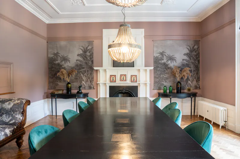 Dining room at Elegant Cambridge Manor , A1660 (photo 12)