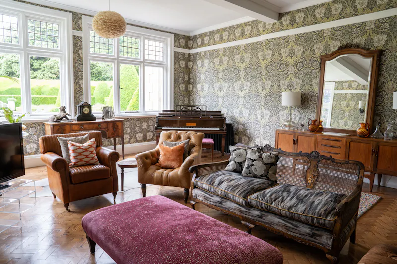 Piano at Elegant Cambridge Manor , A1660 (photo 13)