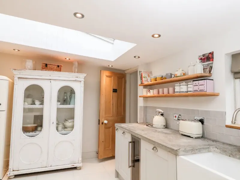 Ellastone Cute Cottage, C951 (photo 7)