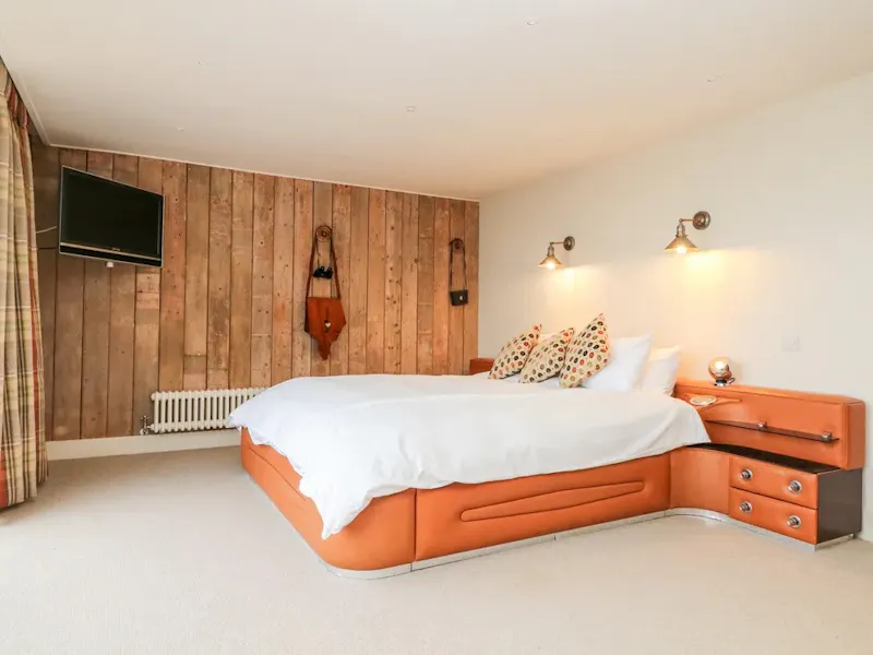 Bedroom at Ellastone Cute Cottage, C951 (photo 11)