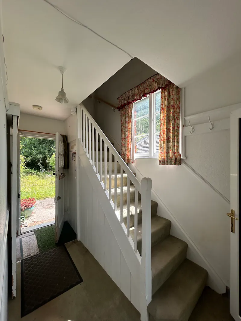 Entrance hall at Ellastone Groundskeeper Cottage, A1669 (photo 2)