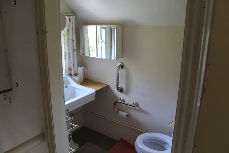 Bathroom at Ellastone Groundskeeper Cottage, A1669 (photo 17)