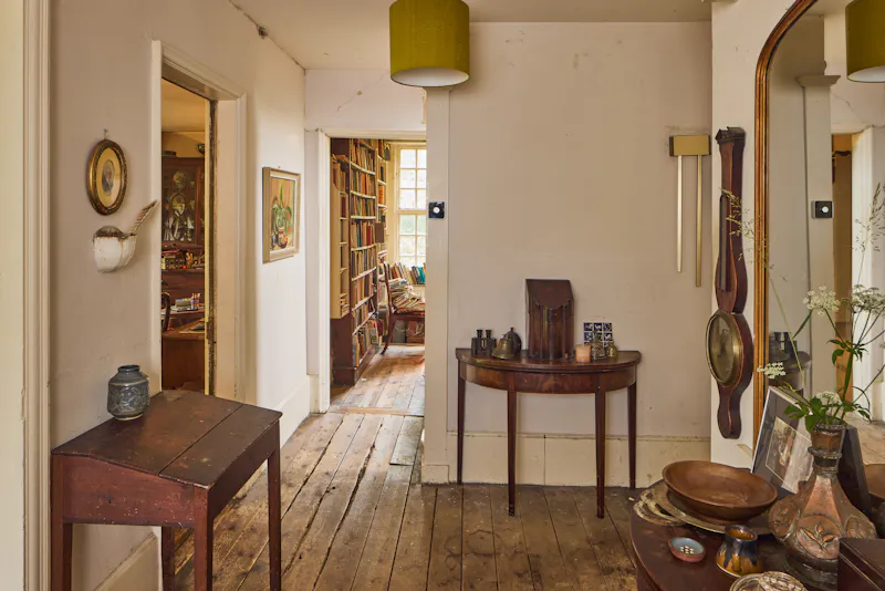 Entrance hall at Bohemian Letchworth house, M369 (photo 3)
