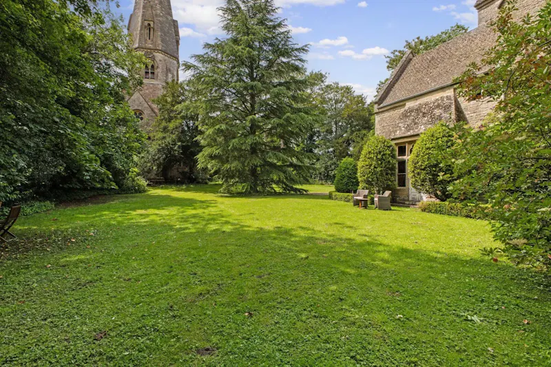 Garden at Oxfordshire Gothic Vicarage, B2086 (photo 26)