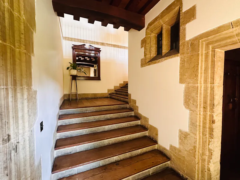 Staircase at Little Thakeham Manor House, E430 (photo 11)