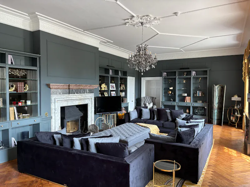 Living Room at Tunbridge Wells Manor , A1584 (photo 3)