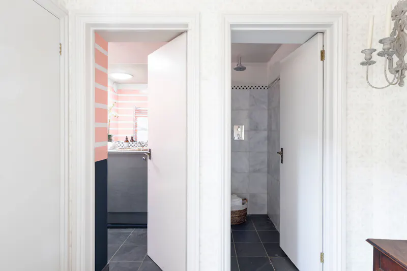 Shower at Billingshurst Farm House, L766 (photo 18)