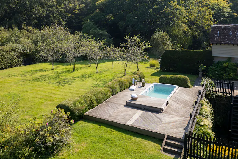 Jacuzzi at Billingshurst Farm House, L766 (photo 33)