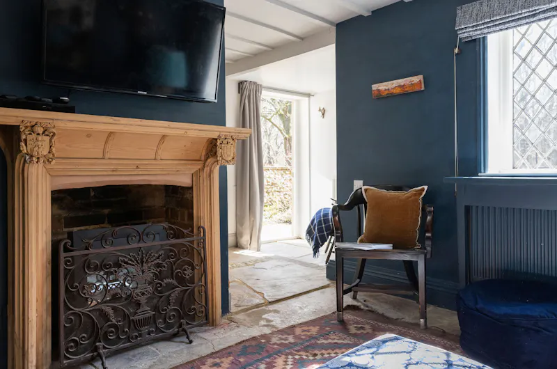 Fireplace at Billingshurst Farm House, L766 (photo 12)