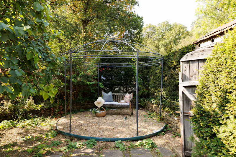 Folly / gazebo at Billingshurst Farm House, L766 (photo 37)