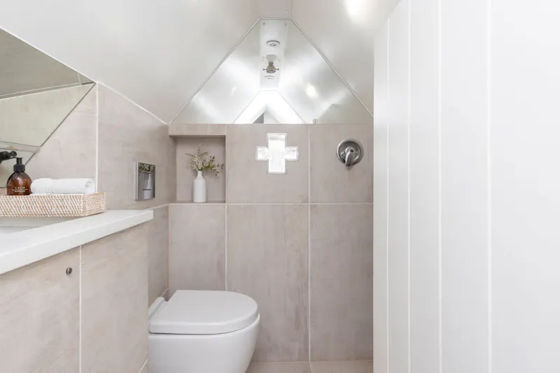 Bathroom at Billingshurst Farm House, L766 (photo 20)