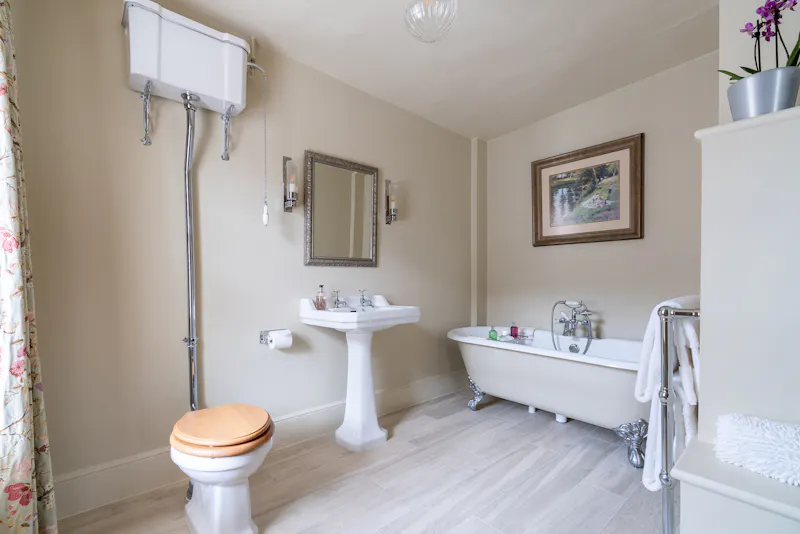 Bath at Chichester Georgian Townhouse, A1665 (photo 19)