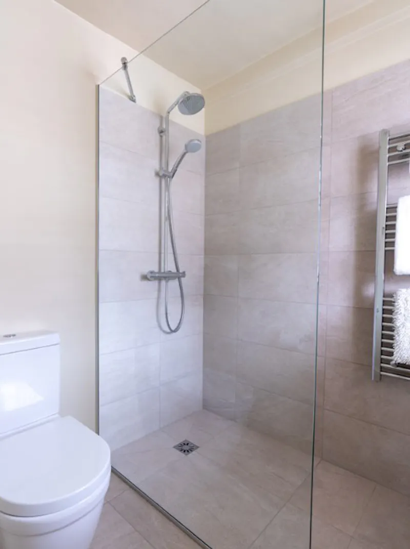 Shower at Chichester Georgian Townhouse, A1665 (photo 25)