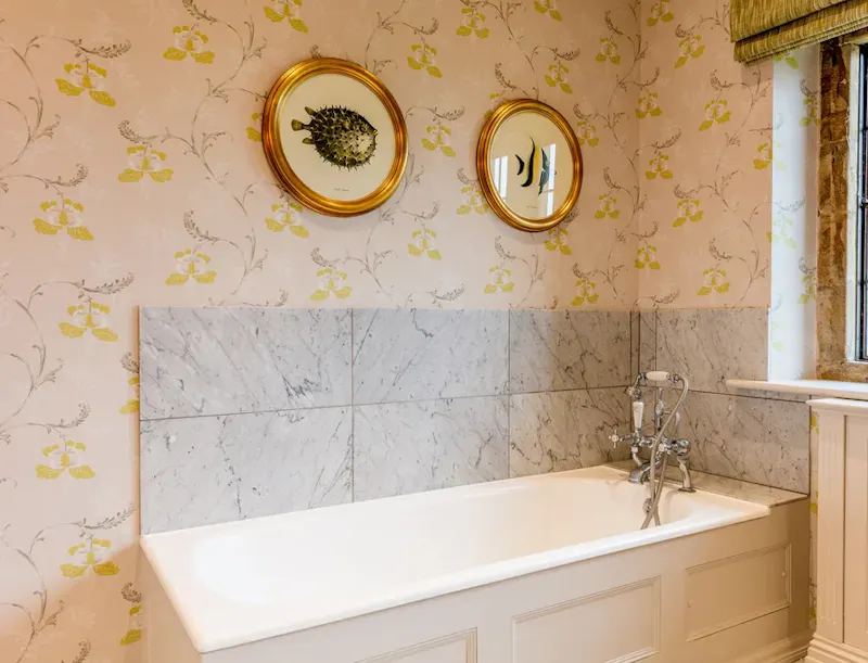 Bathroom at Midhurst Tudor Manor House, M370 (photo 21)