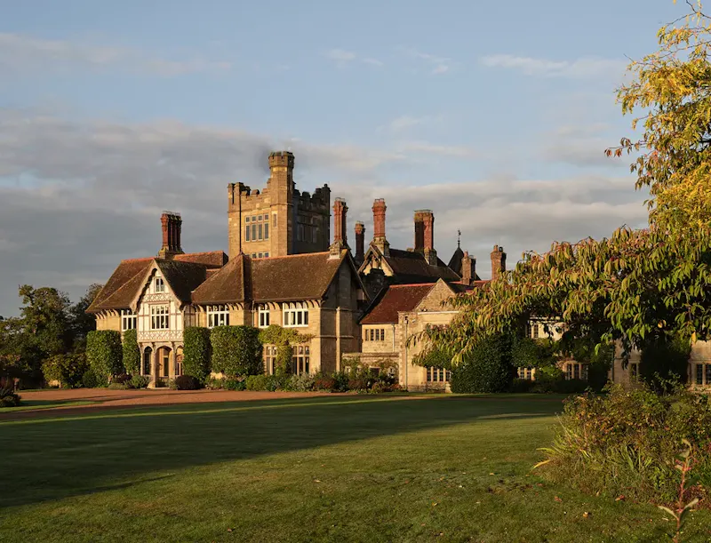 Garden at Midhurst Tudor Manor House, M370 (photo 26)