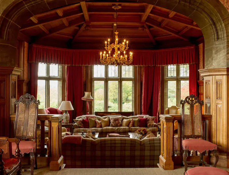 Sitting room at Midhurst Tudor Manor House, M370 (photo 5)