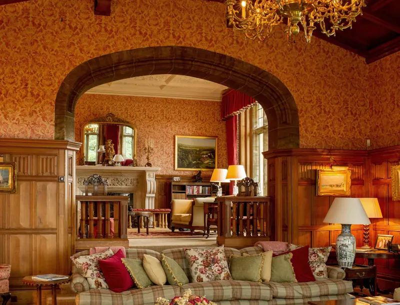 Through drawing room at Midhurst Tudor Manor House, M370 (photo 4)