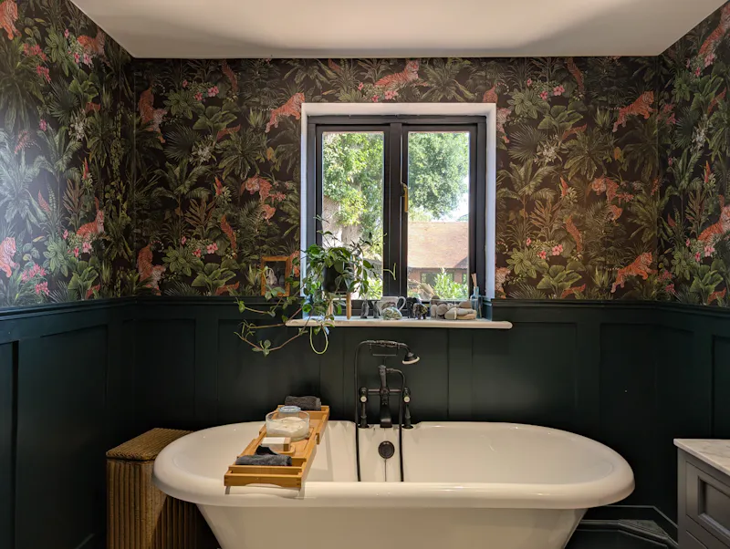 Bath - rolltop at Smithbrook Modern Barn, L768 (photo 13)