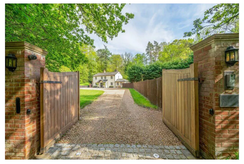 Gate at Rickmansworth Family Cottage , C882 (photo 30)