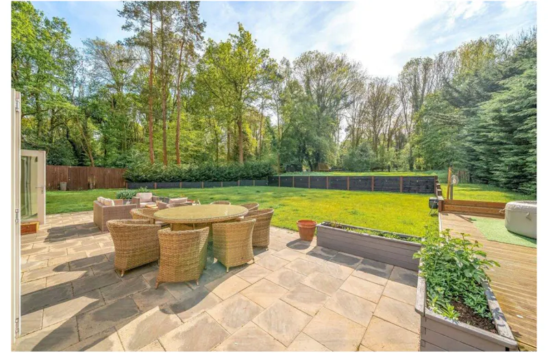 Terrace/Patio at Rickmansworth Family Cottage , C882 (photo 21)