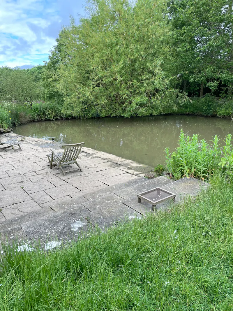 Pond at Oxfordshire Georgian Home, A1667 (photo 29)
