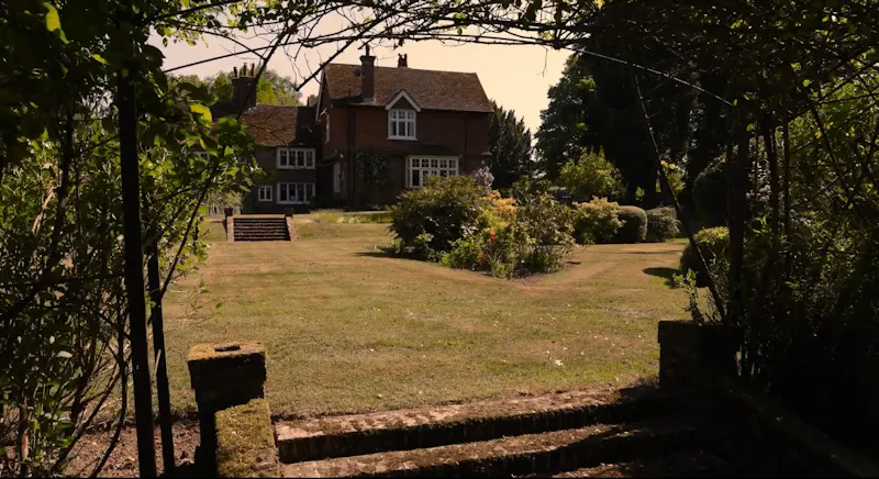 Surrey Country Farm House, L767 (photo 53)