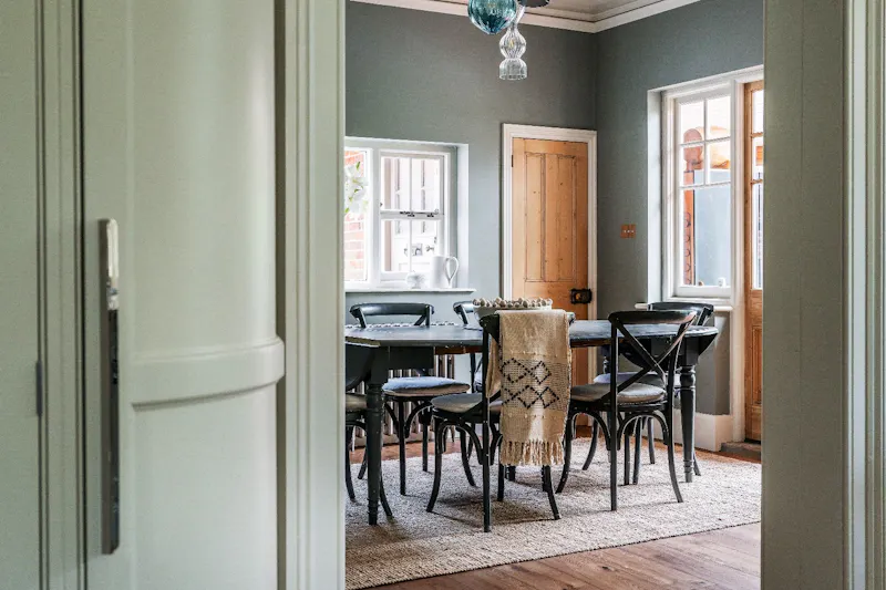 Surrey Country Farm House, L767 (photo 13)