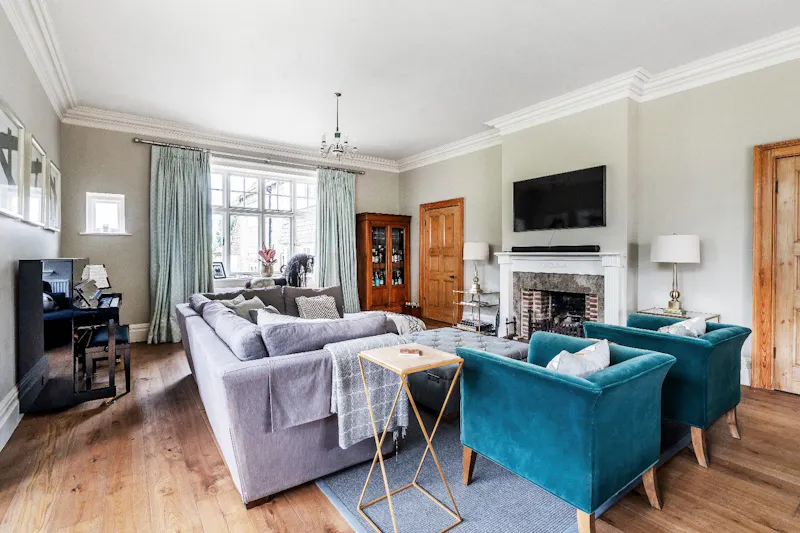 Surrey Country Farm House, L767 (photo 17)