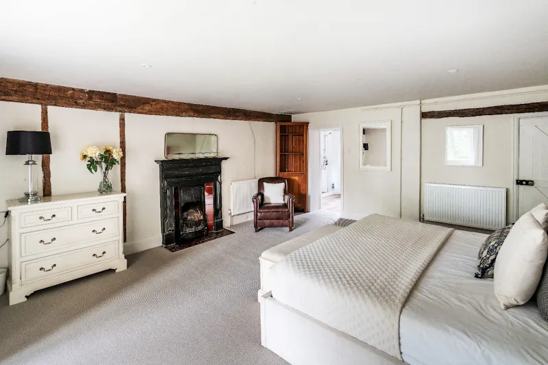 Surrey Country Farm House, L767 (photo 32)