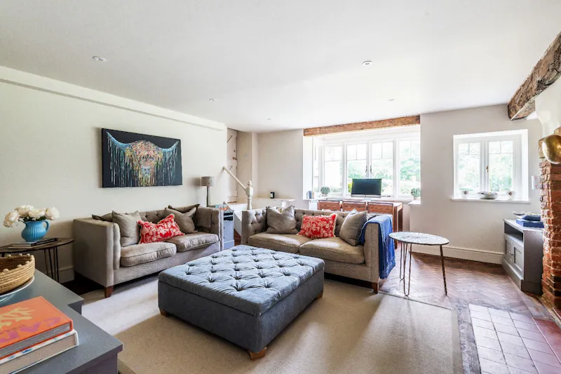 Surrey Country Farm House, L767 (photo 21)