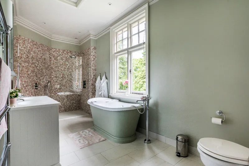 Surrey Country Farm House, L767 (photo 35)