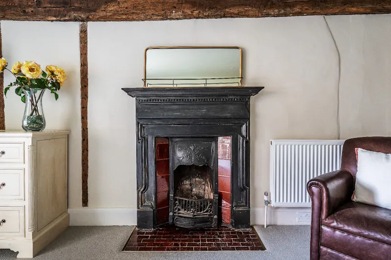 Surrey Country Farm House, L767 (photo 33)