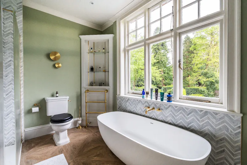 Bath at Surrey Country Farm House, L767 (photo 40)