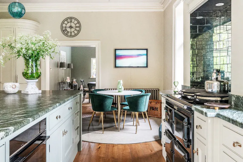 Surrey Country Farm House, L767 (photo 8)