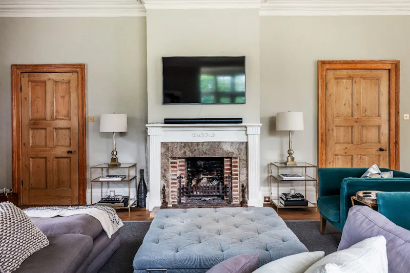 Surrey Country Farm House, L767 (photo 18)